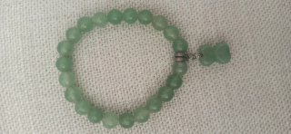 Pulsera Jade Natural con Colgante lazo
