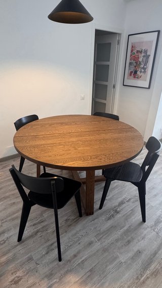 Mesa redonda de roble para comedor