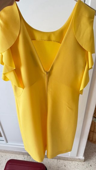 Vestido amarillo con volantes