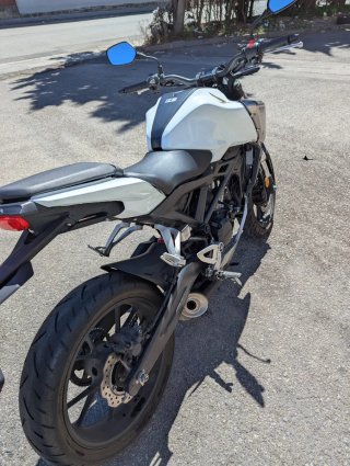 Honda CB125R Blanca y Negra