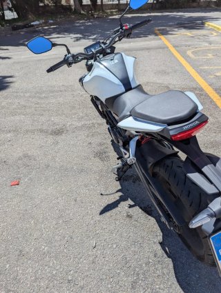 Honda CB125R Blanca y Negra