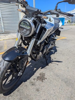 Honda CB125R Blanca y Negra