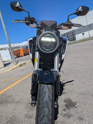 Honda CB125R Blanca y Negra