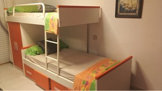 Letto a castello con armadio integrato