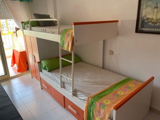 Letto a castello con armadio integrato