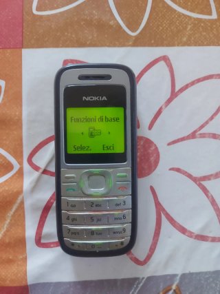 Nokia 1200 Cellulare Vintage con Caricatore.