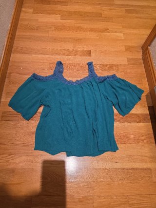 Blusa Corta Hombros Descubiertos Encaje