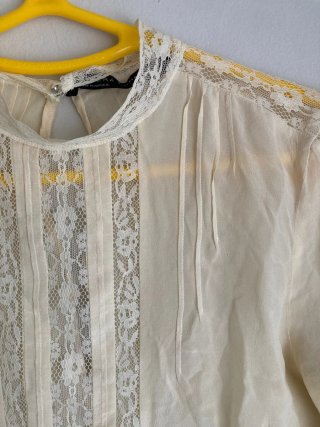 Blusa Zara encaje beige
