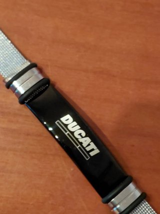 Pulsera Ducati Malla Metálica Negra y Plateada