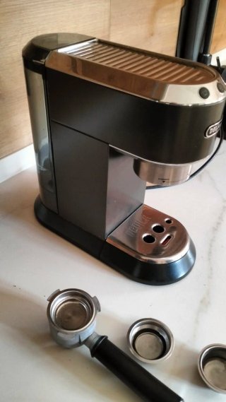 Cafetera Delonghi Negra