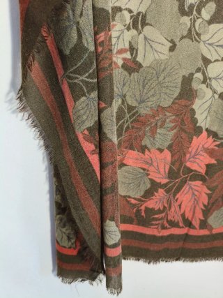 Foulard estampado hojas marrón y rojo