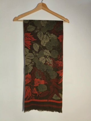 Foulard estampado hojas marrón y rojo