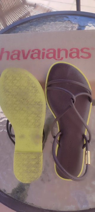 Sandalias Havaianas Marrón y Amarillo