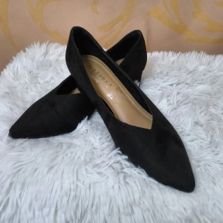Zapatos negros bajos