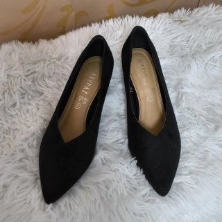 Zapatos negros bajos