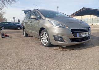 Peugeot 5008 2015