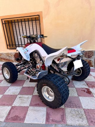 Yamaha Raptor 700R Rojo y Blanco