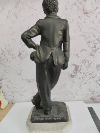 Figura Charlie Chaplin URREGUI,39 cm