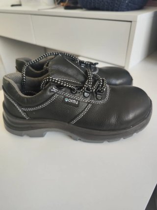 Zapatos de seguridad Ofma negros y grises