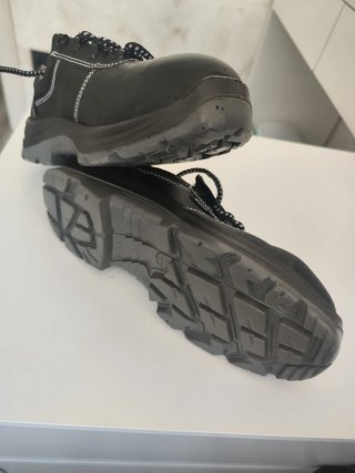 Zapatos de seguridad Ofma negros y grises
