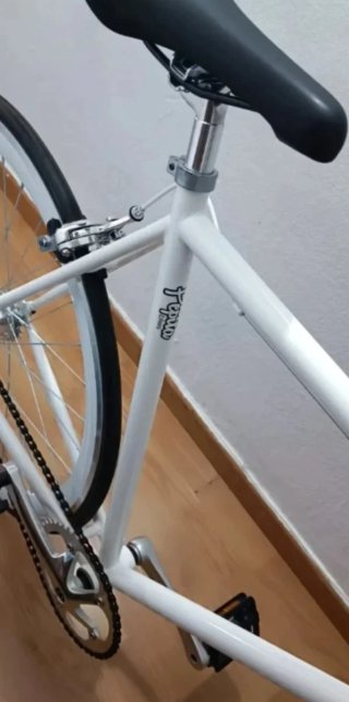 Bicicleta urbana blanca