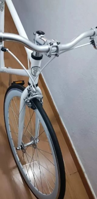 Bicicleta urbana blanca