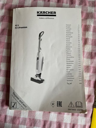 Fregadora aspiradora de suelos  MARCA KARCHER