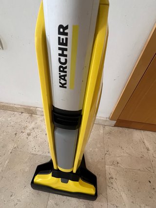 Fregadora aspiradora de suelos  MARCA KARCHER