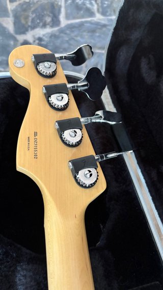 Bajo Eléctrico Fender Precision American Deluxe.