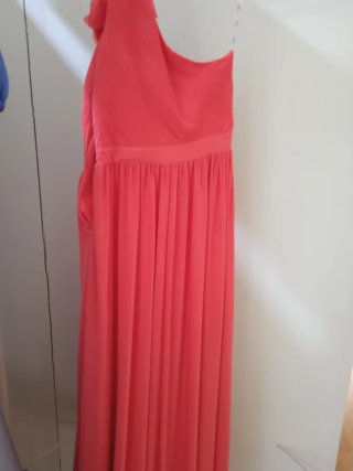 Vestido largo coral con flor hay talla 42