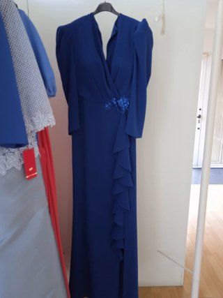 Vestido largo coral con flor hay talla 42