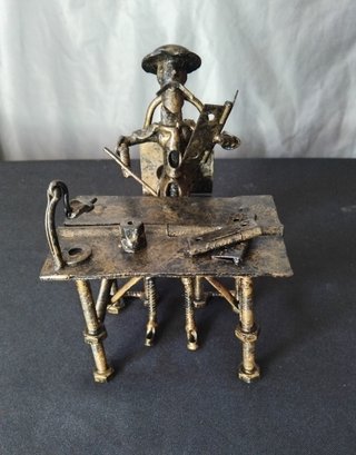 Figura artesanal de metal