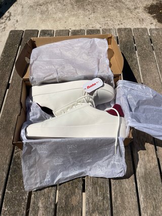 Bambas Bata Blancas Talla 41 Detalle Burdeos