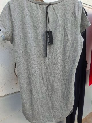 Camiseta T L. Con etiquetasVer medidas