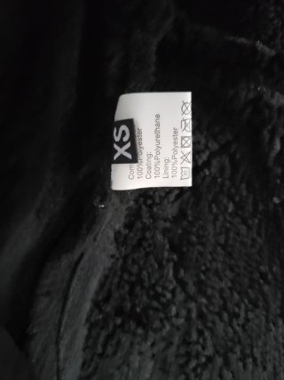 Chaqueta efecto piel vuelta negra