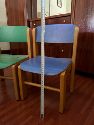 Sillas infantiles de madera (2 unidades)