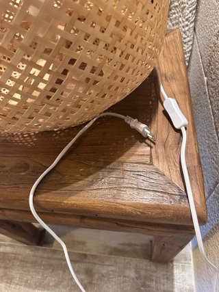 Lámpara de mesa de bambú tejida