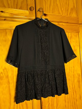Blusa Zara Woman negra de encaje de mujer