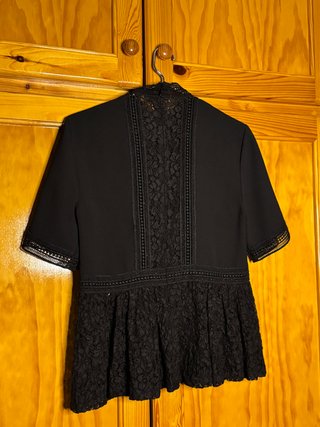 Blusa Zara Woman negra de encaje de mujer