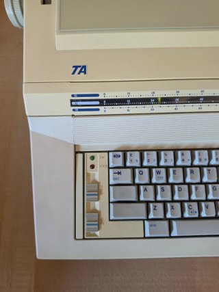 Máquina de escribir TA COMPACTA 400