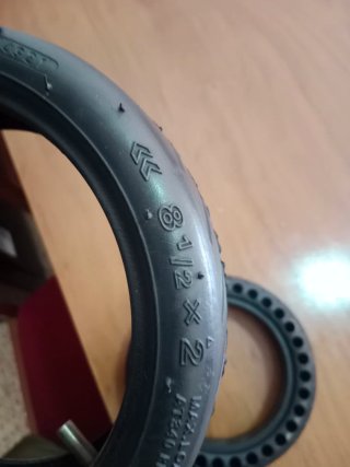 Llantas patinete: 1 sólida y 1 normal