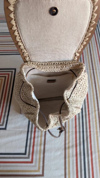 Mochila de rafia beige y marrón