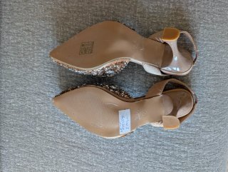 Tacones de salón con pedrería