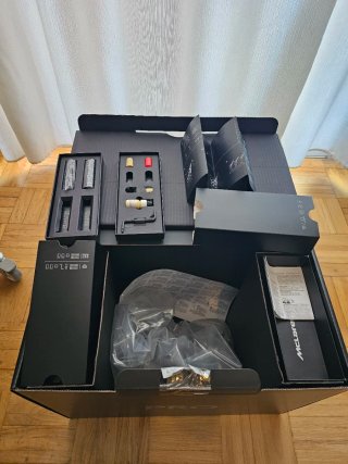 Logitech Pro DD 11Nm (PS5)+Pedales+Volante Xbox+QR