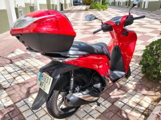 Moto Scooter Roja y Negra sport