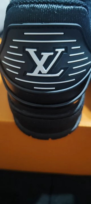 Sapatilhas Louis Vuitton Pretas Tamanho 41