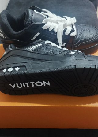 Sapatilhas Louis Vuitton Pretas Tamanho 41