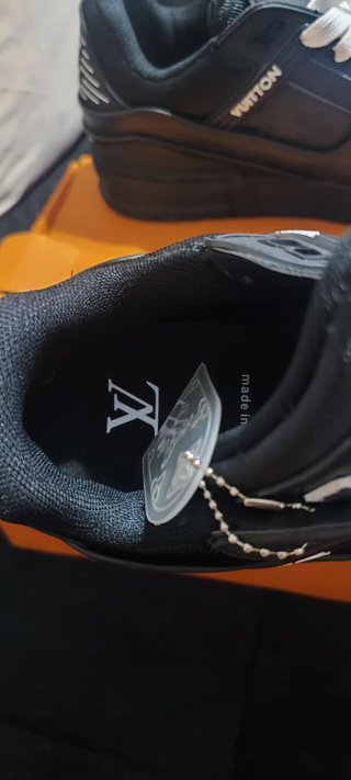 Sapatilhas Louis Vuitton Pretas Tamanho 41