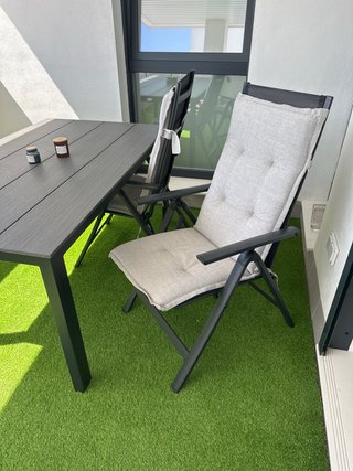 Mesa y sillas para exterior