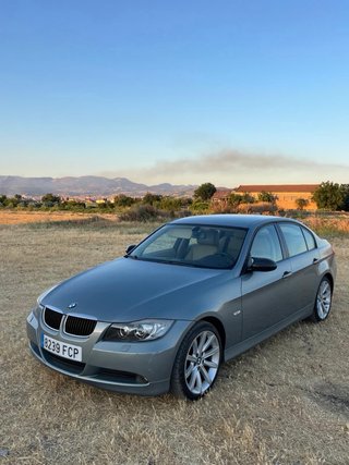 BMW E90 318i NACIONAL MANUAL
